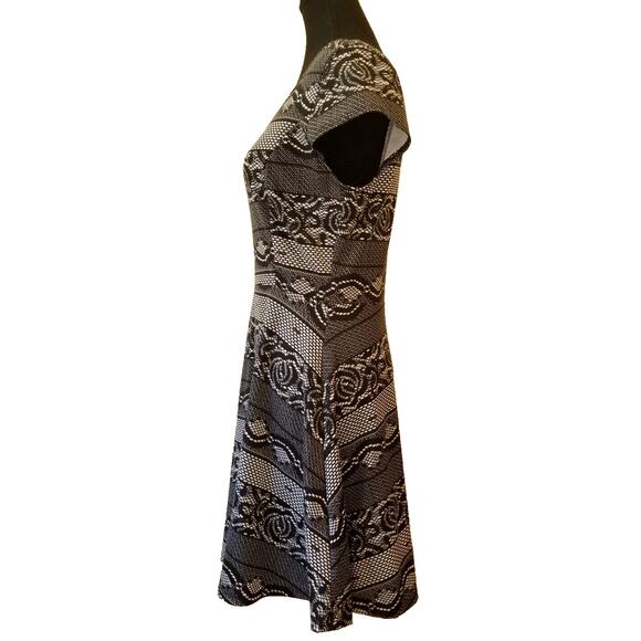 Vibe Sportswear Casual Dress Black & White Geometric Print Cap Sleeve Size L - Picture 4 of 5